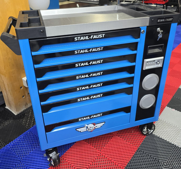 Werkstattwagen Werkzeugwagen leer mit Musik